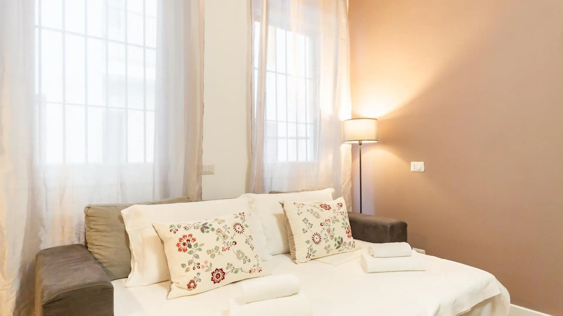 Apartament Metro M1- Fiera Citylife Duomo 10 Min Ac Wi-Fi Mediolan